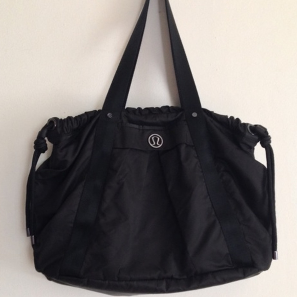 Lululemon "Effortless Tote" gym bag - Picture 1 of 6